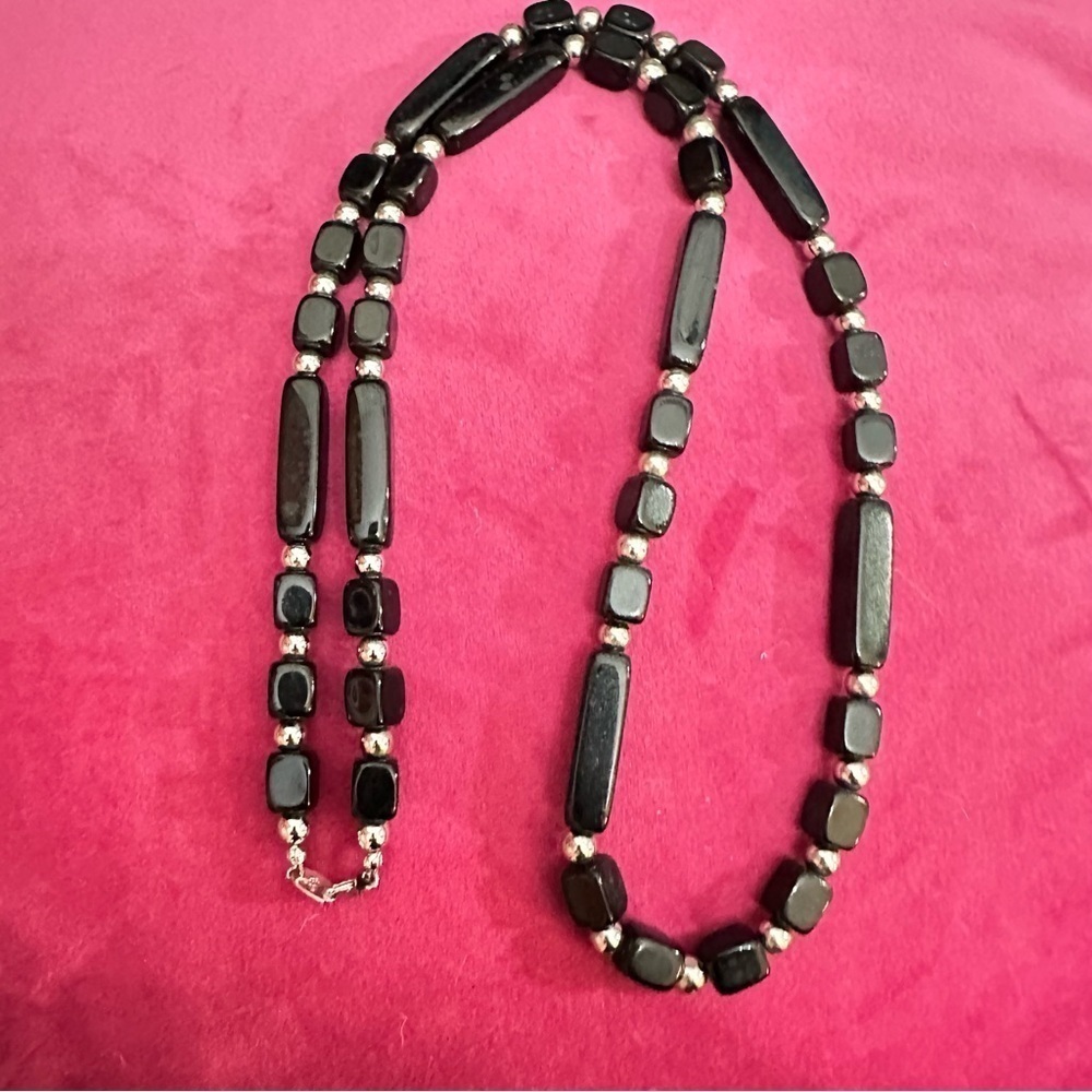 Trifari Black Necklace with Elegant Beads vintage 28’ acrylic 0776 p